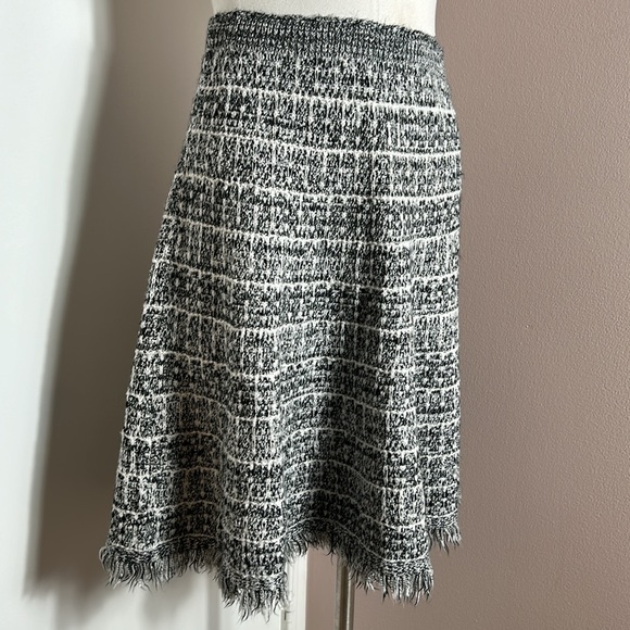 Sioni A- Line Skirt Knit Fringe Hem Black and White Stretchy size small - Picture 2 of 8